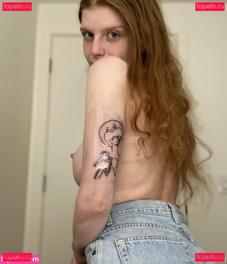 sexyredinbed Onlyfans Photo Gallery 