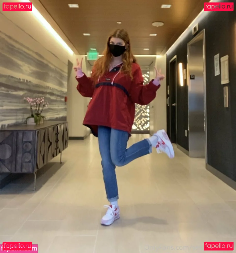 sexyredinbed Onlyfans Photo Gallery 