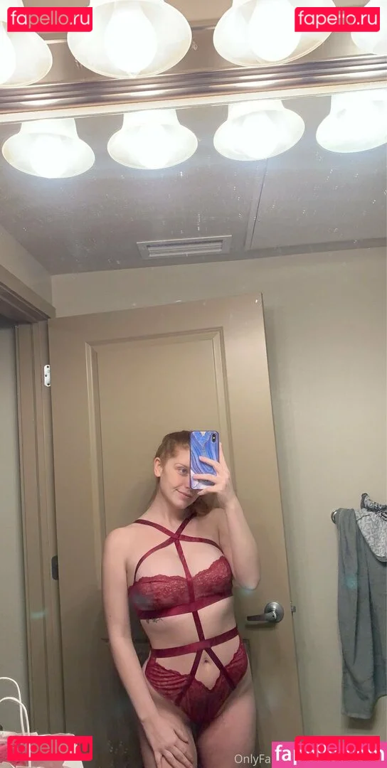 sexyredinbed Onlyfans Photo Gallery 