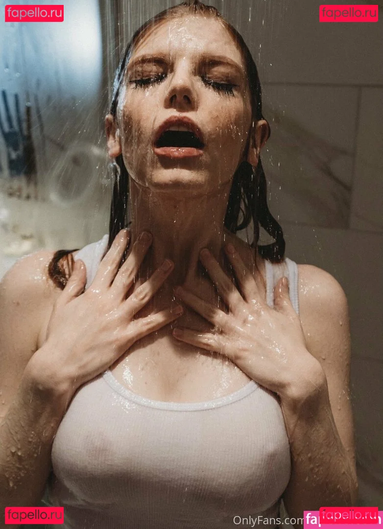 sexyredinbed Onlyfans Photo Gallery 