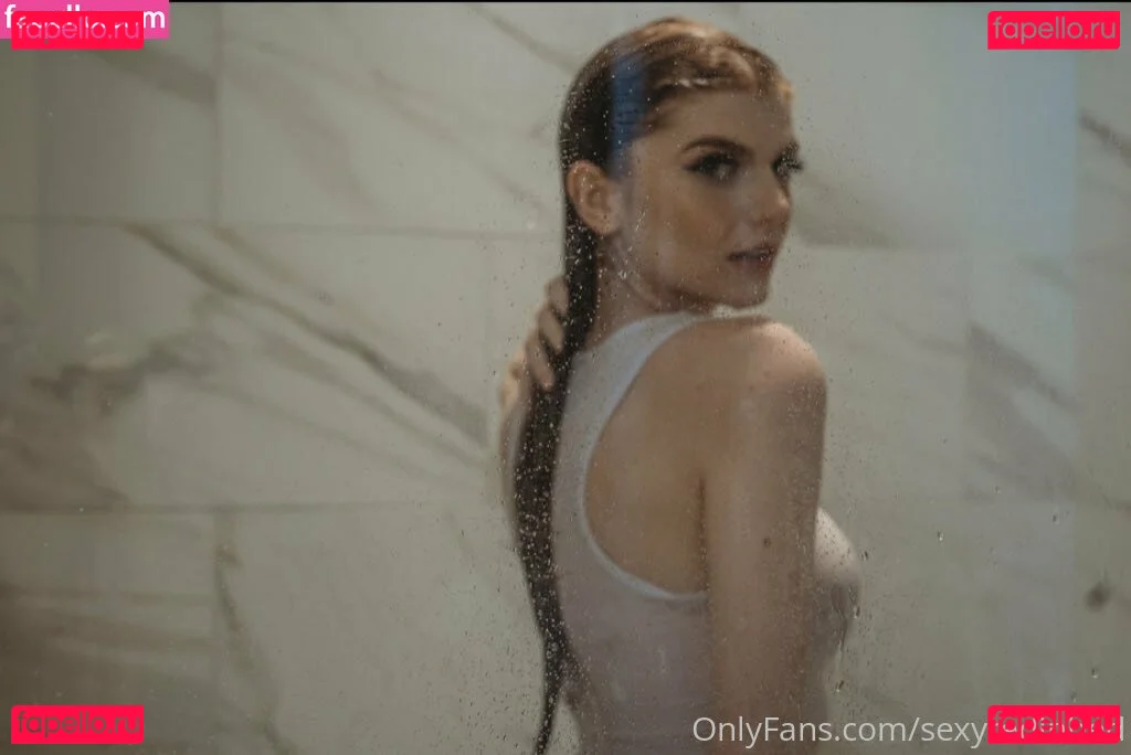 sexyredinbed Onlyfans Photo Gallery 