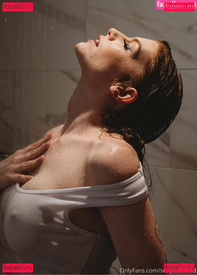 sexyredinbed Onlyfans Photo Gallery 