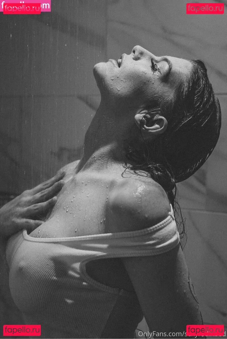 sexyredinbed Onlyfans Photo Gallery 