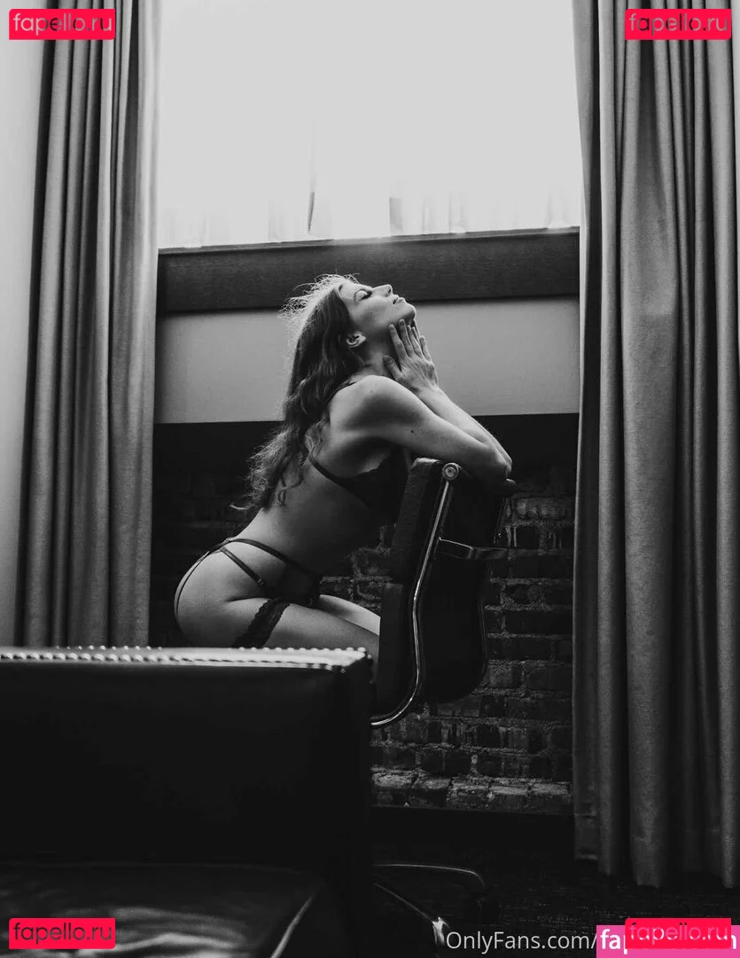 sexyredinbed Onlyfans Photo Gallery 