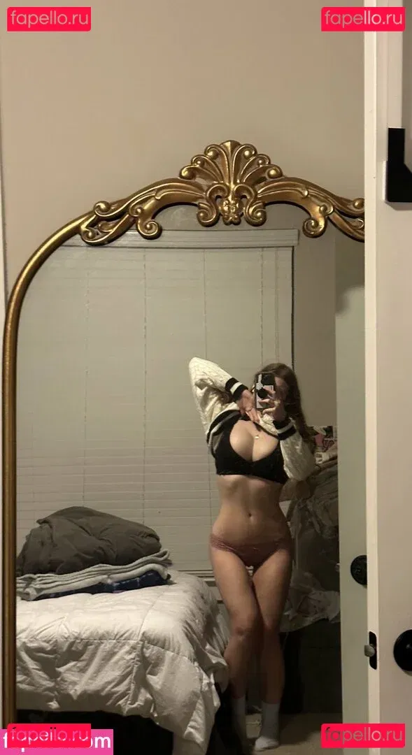 sexyredinbed Onlyfans Photo Gallery 