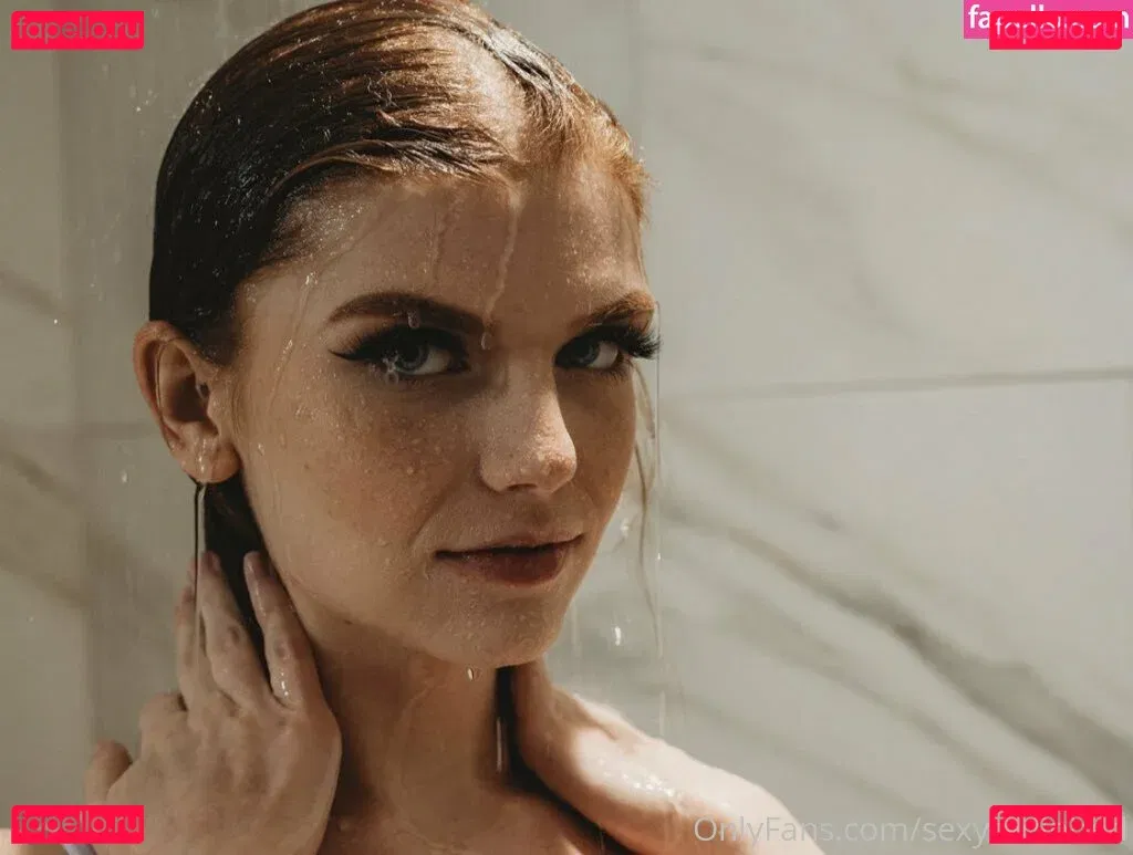 sexyredinbed Onlyfans Photo Gallery 