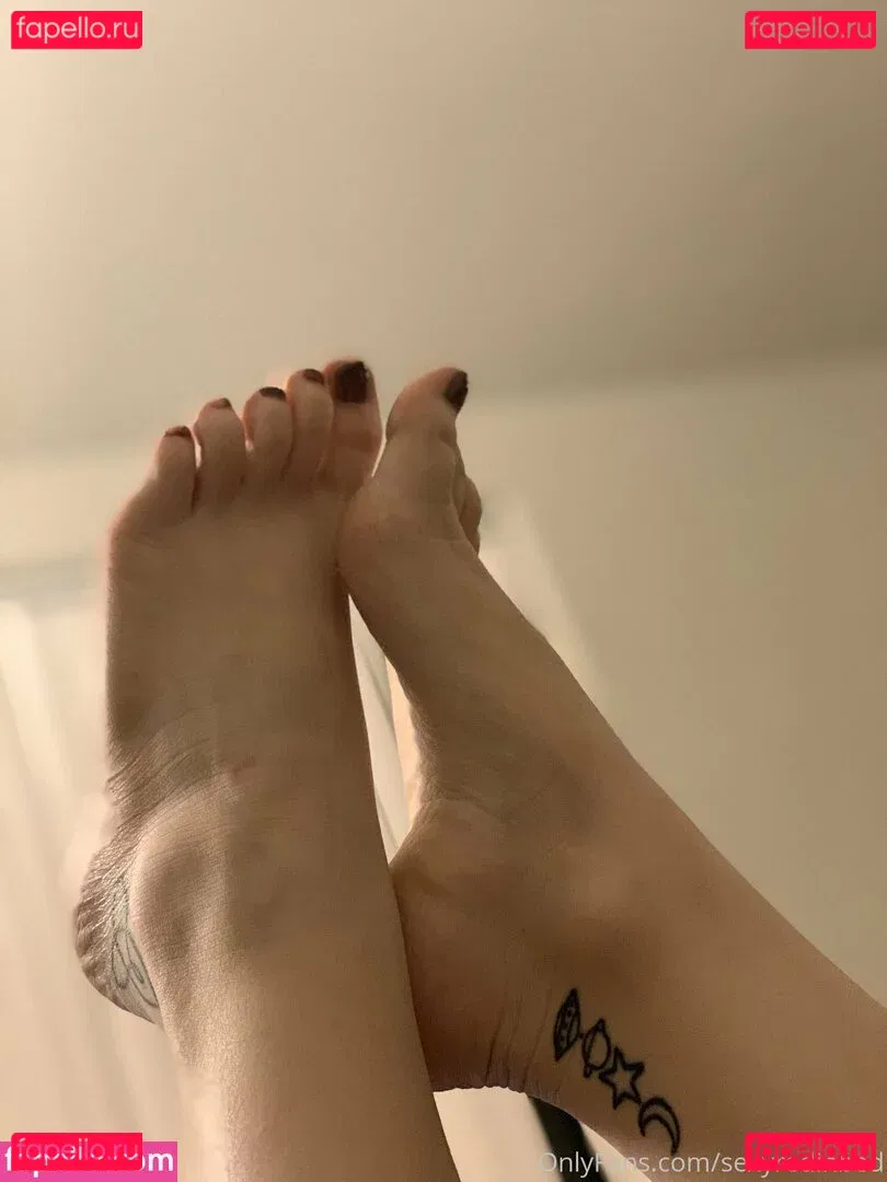 sexyredinbed Onlyfans Photo Gallery 