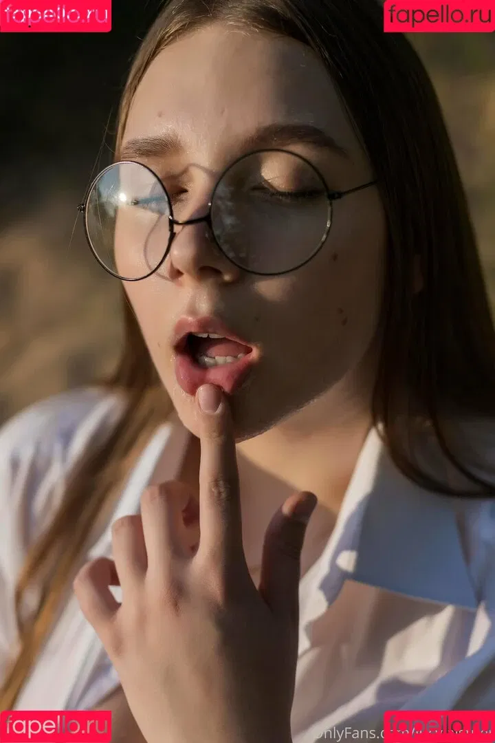lucylaistner Onlyfans Photo Gallery 