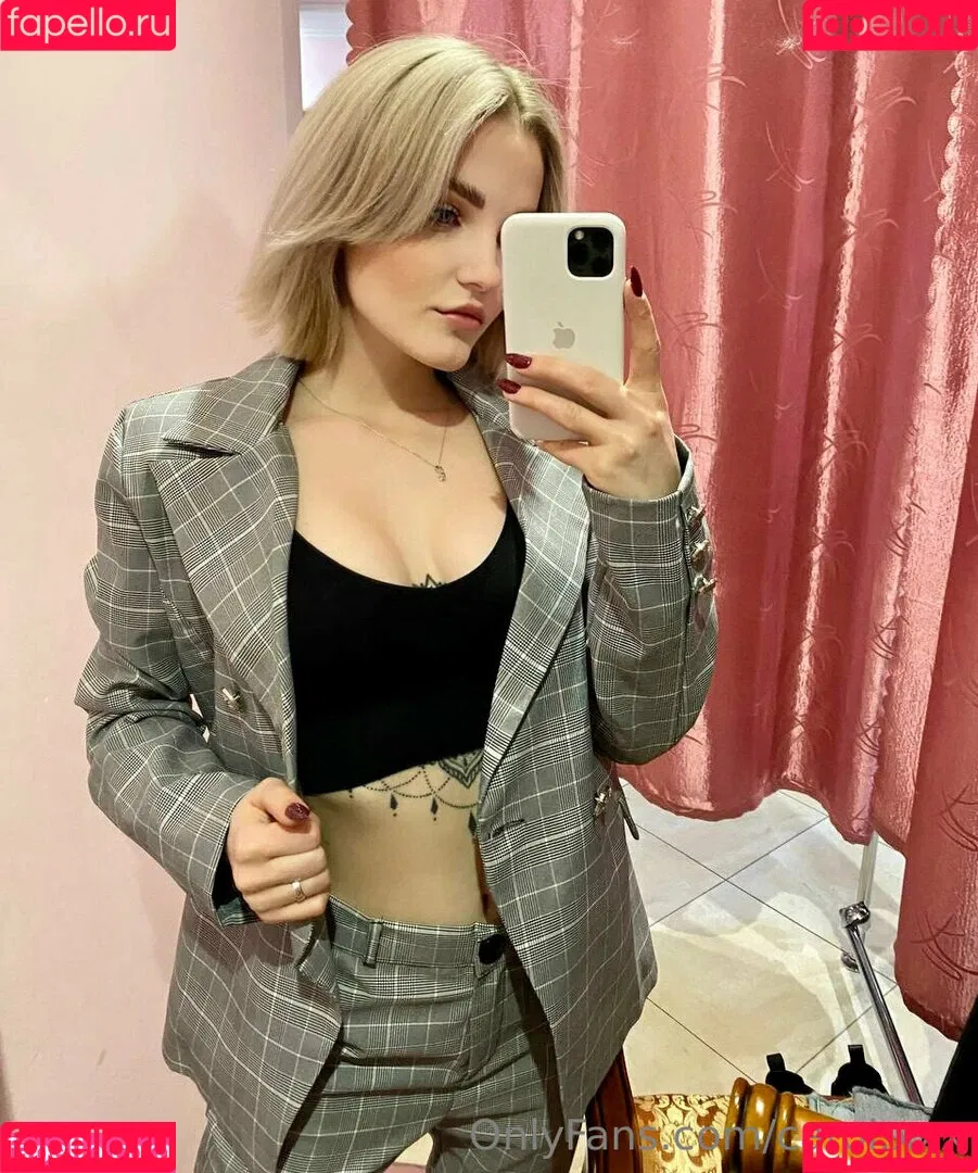 carol.xxx Onlyfans Photo Gallery 