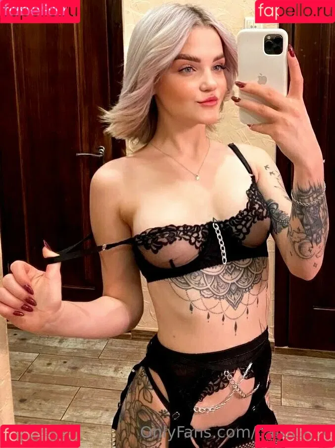 carol.xxx Onlyfans Photo Gallery 
