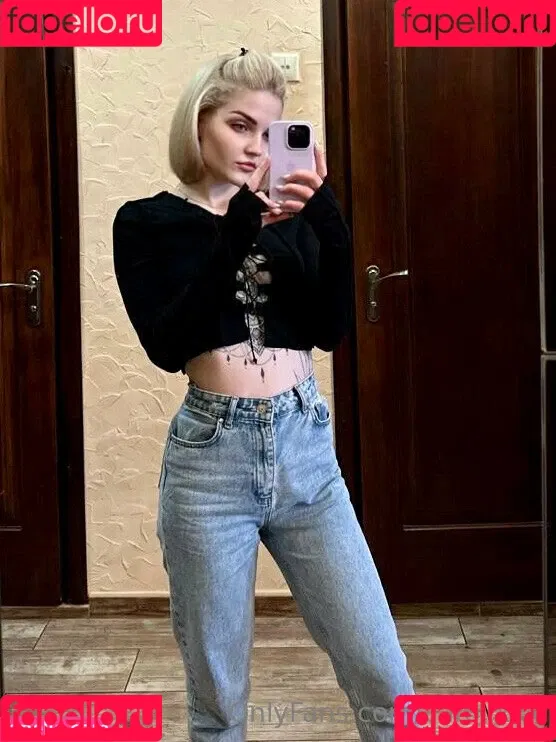 carol.xxx Onlyfans Photo Gallery 