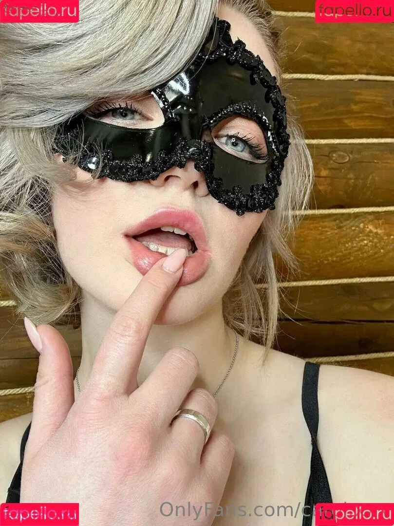 carol.xxx Onlyfans Photo Gallery 