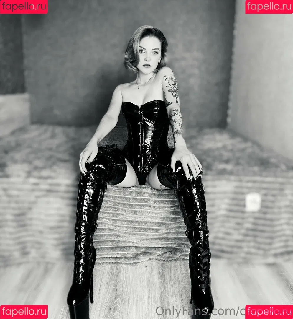 carol.xxx Onlyfans Photo Gallery 
