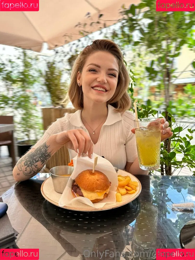 carol.xxx Onlyfans Photo Gallery 