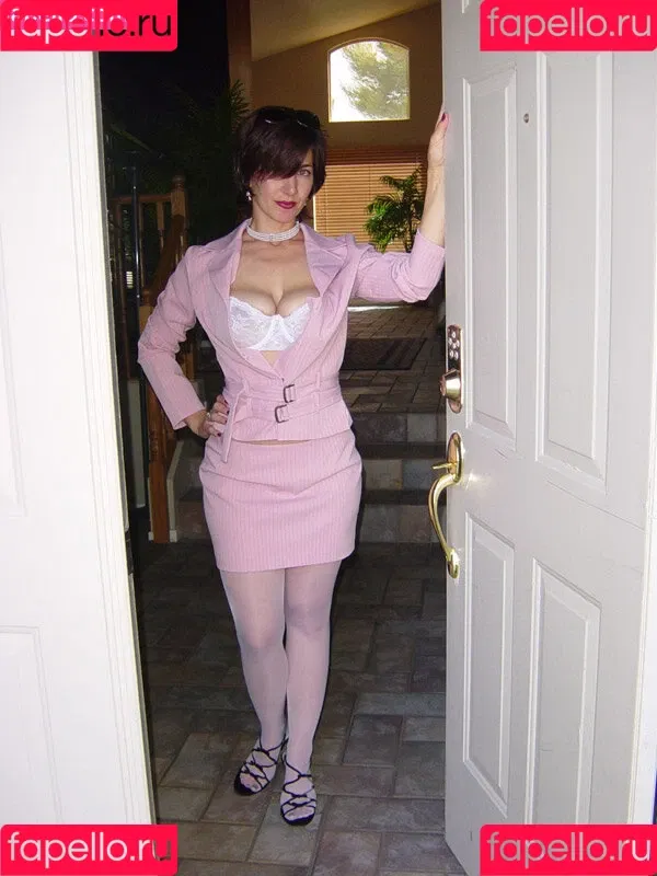 Rebecca's Office Onlyfans Photo Gallery 