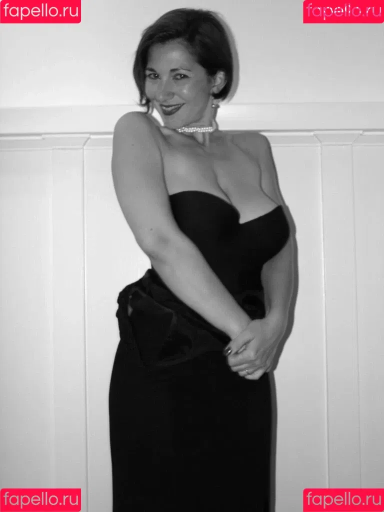 Rebecca's Office Onlyfans Photo Gallery 
