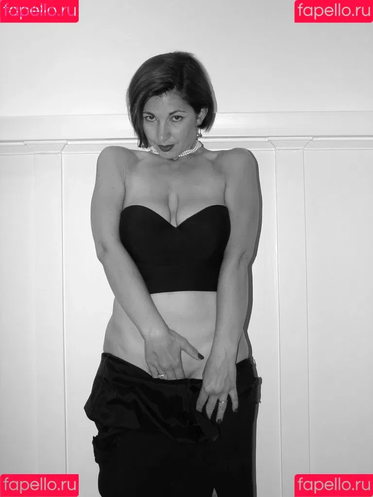 Rebecca's Office Onlyfans Photo Gallery 