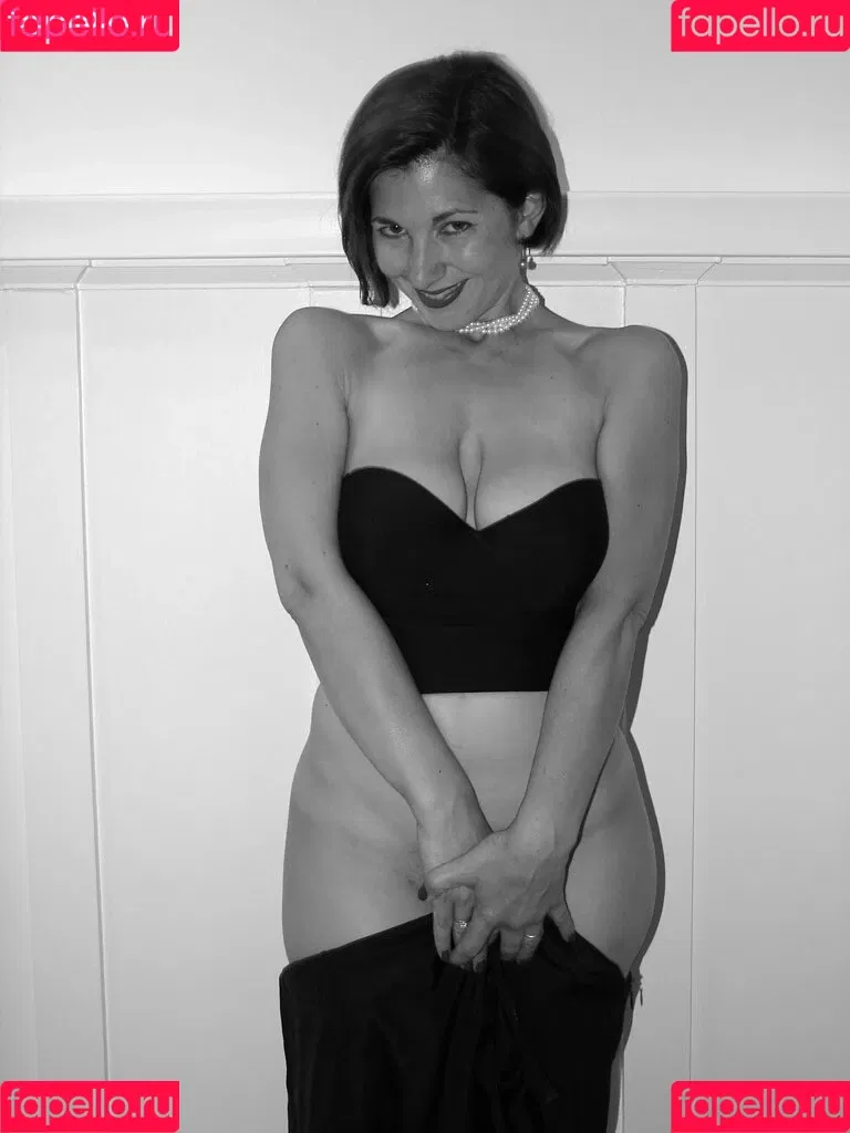 Rebecca's Office Onlyfans Photo Gallery 