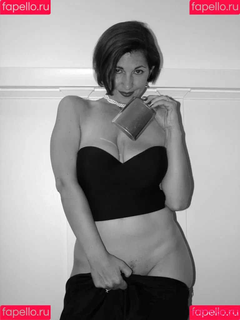 Rebecca's Office Onlyfans Photo Gallery 