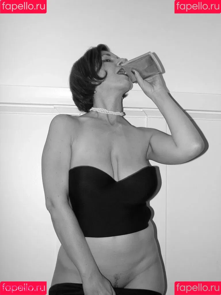 Rebecca's Office Onlyfans Photo Gallery 
