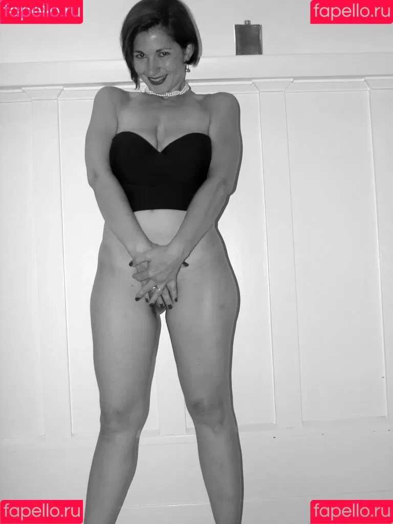 Rebecca's Office Onlyfans Photo Gallery 