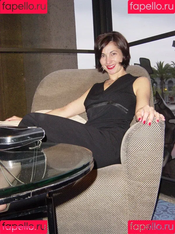 Rebecca's Office Onlyfans Photo Gallery 