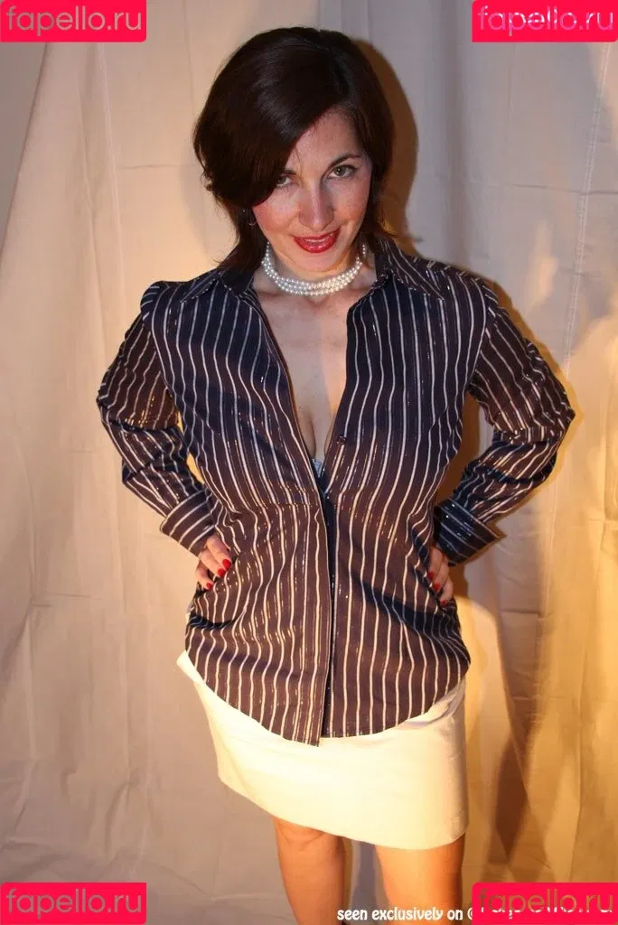 Rebecca's Office Onlyfans Photo Gallery 