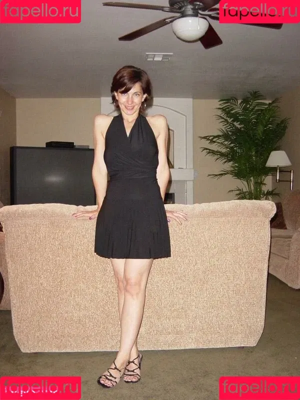 Rebecca's Office Onlyfans Photo Gallery 
