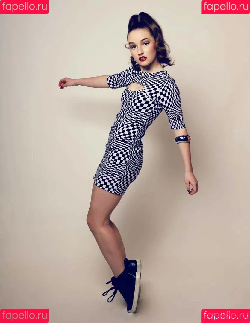 Kaitlyn Dever Onlyfans Photo Gallery 