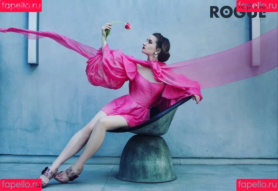 Kaitlyn Dever Onlyfans Photo Gallery 