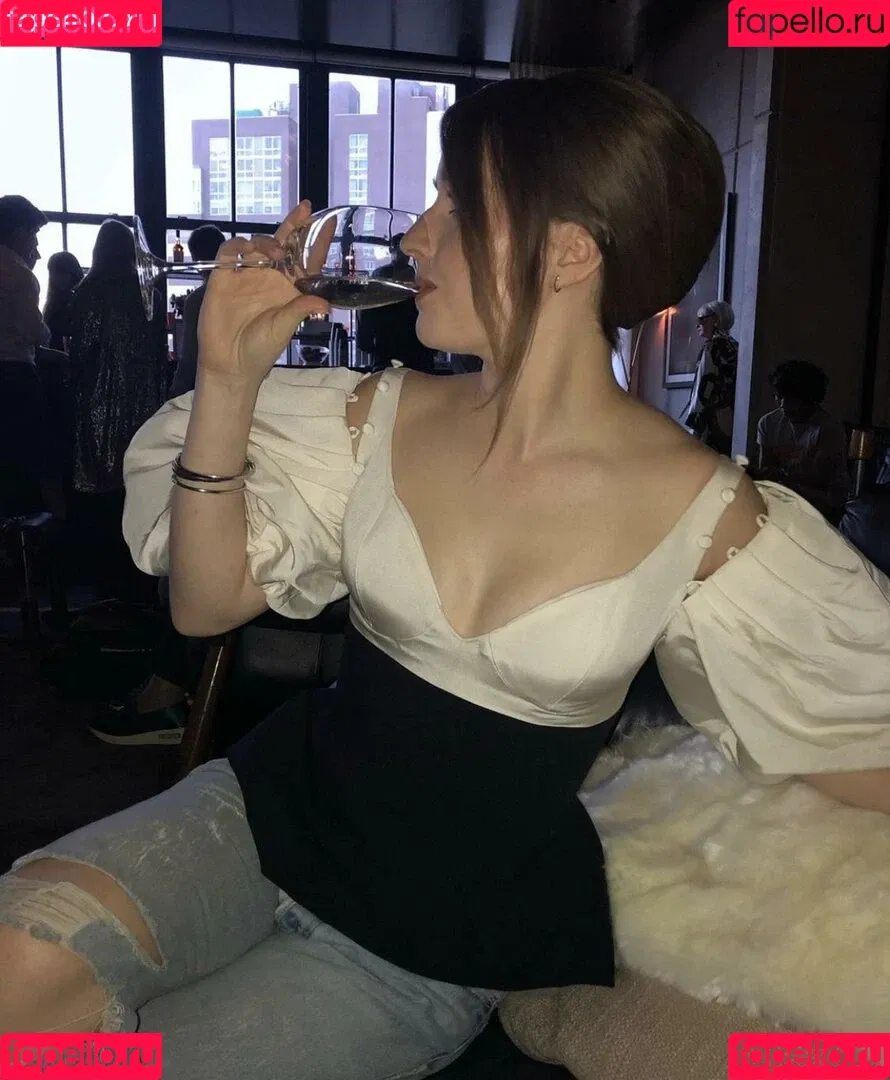 Kaitlyn Dever Onlyfans Photo Gallery 