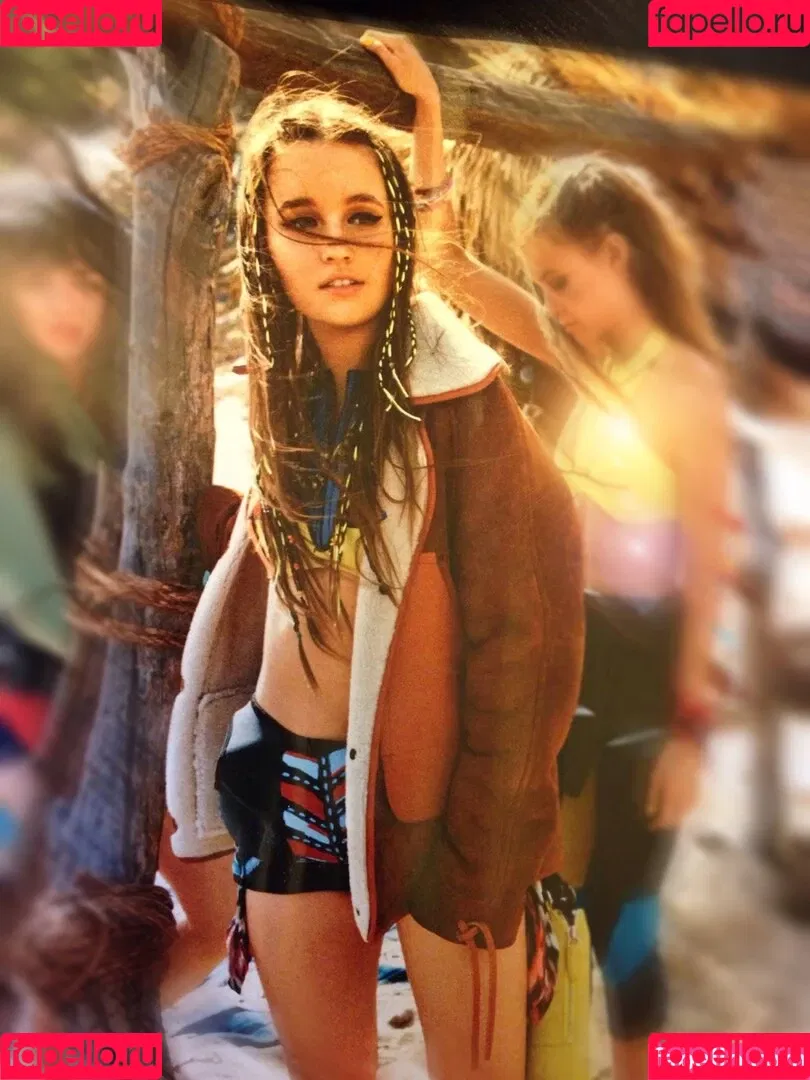 Kaitlyn Dever Onlyfans Photo Gallery 