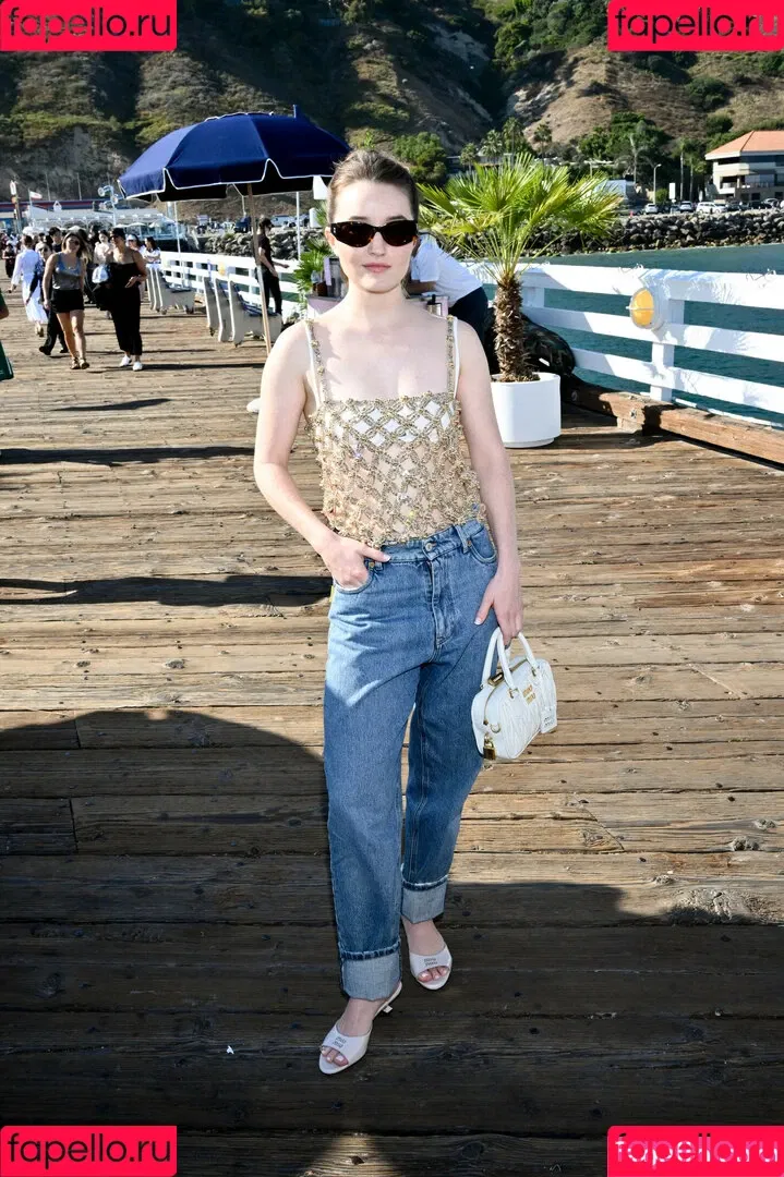 Kaitlyn Dever Onlyfans Photo Gallery 