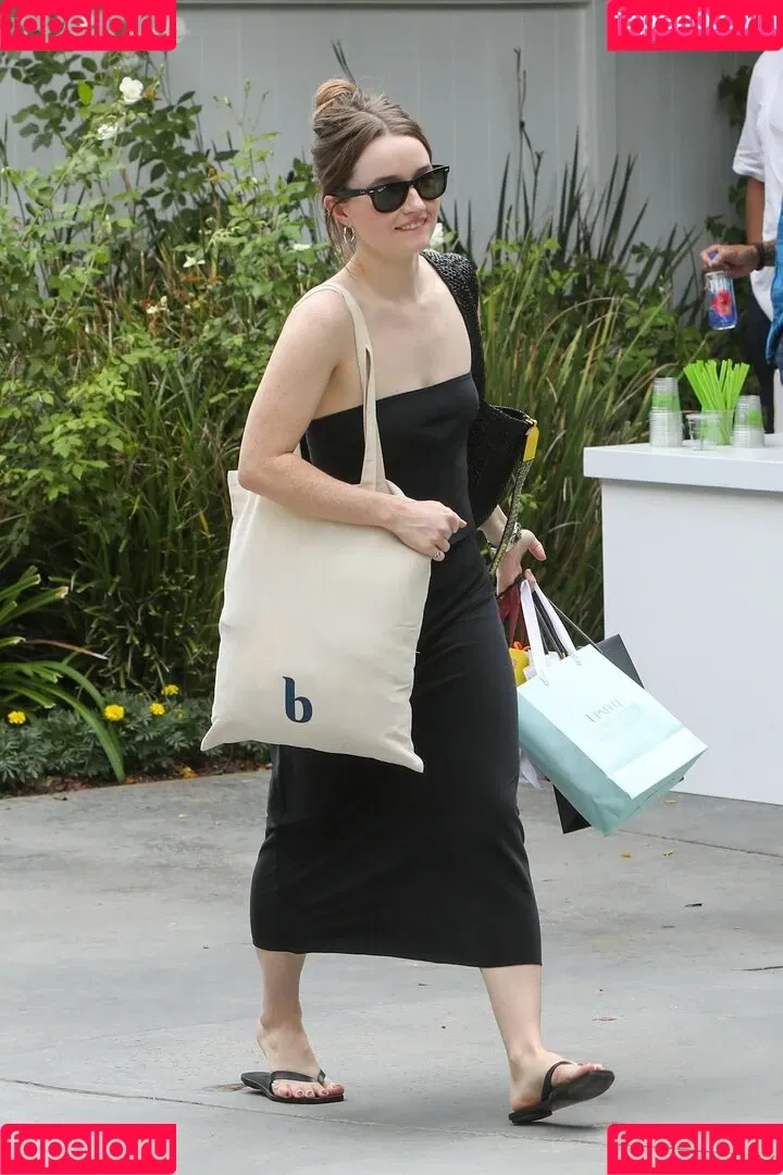 Kaitlyn Dever Onlyfans Photo Gallery 