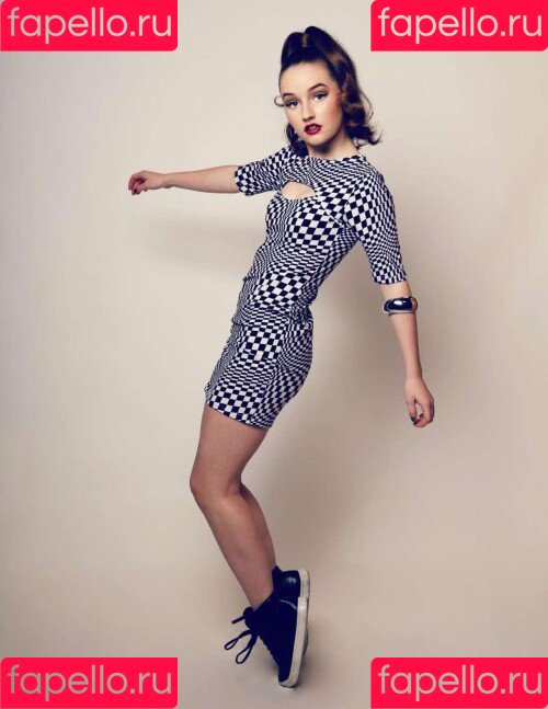 Kaitlyn Dever Onlyfans Photo Gallery 