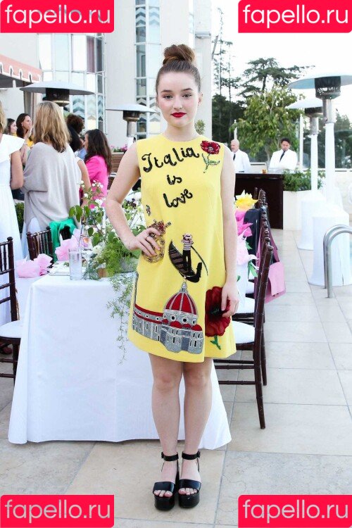 Kaitlyn Dever Onlyfans Photo Gallery 