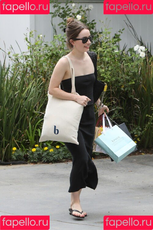 Kaitlyn Dever Onlyfans Photo Gallery 