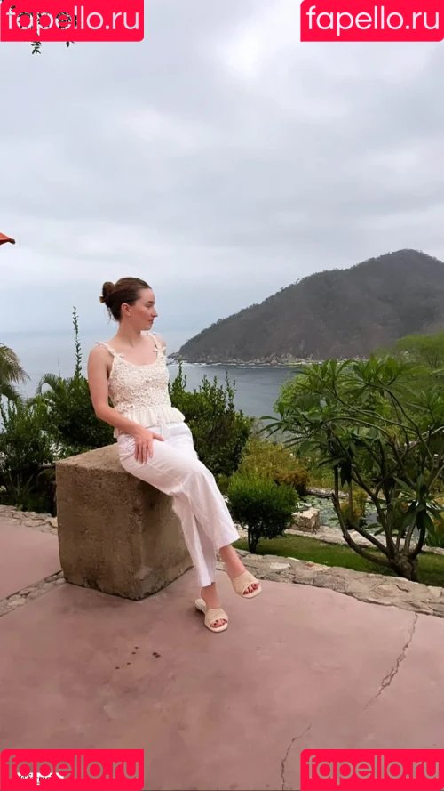 Kaitlyn Dever Onlyfans Photo Gallery 