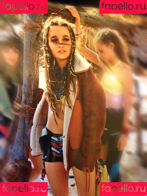 Kaitlyn Dever Onlyfans Photo Gallery 