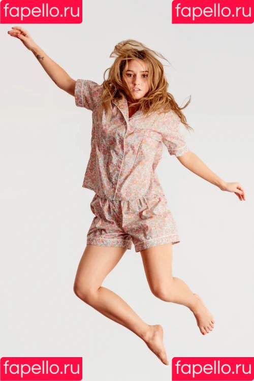 Kaitlyn Dever Onlyfans Photo Gallery 