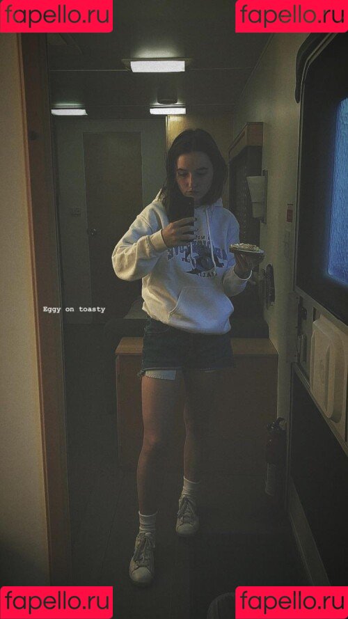 Kaitlyn Dever Onlyfans Photo Gallery 