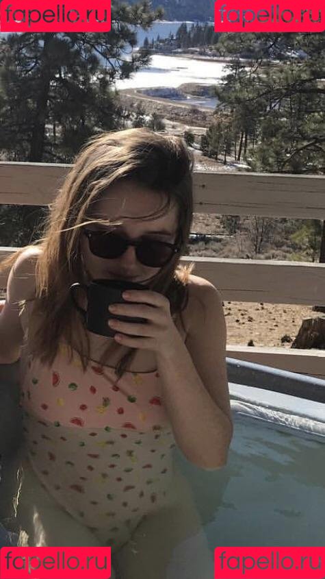 Kaitlyn Dever Onlyfans Photo Gallery 