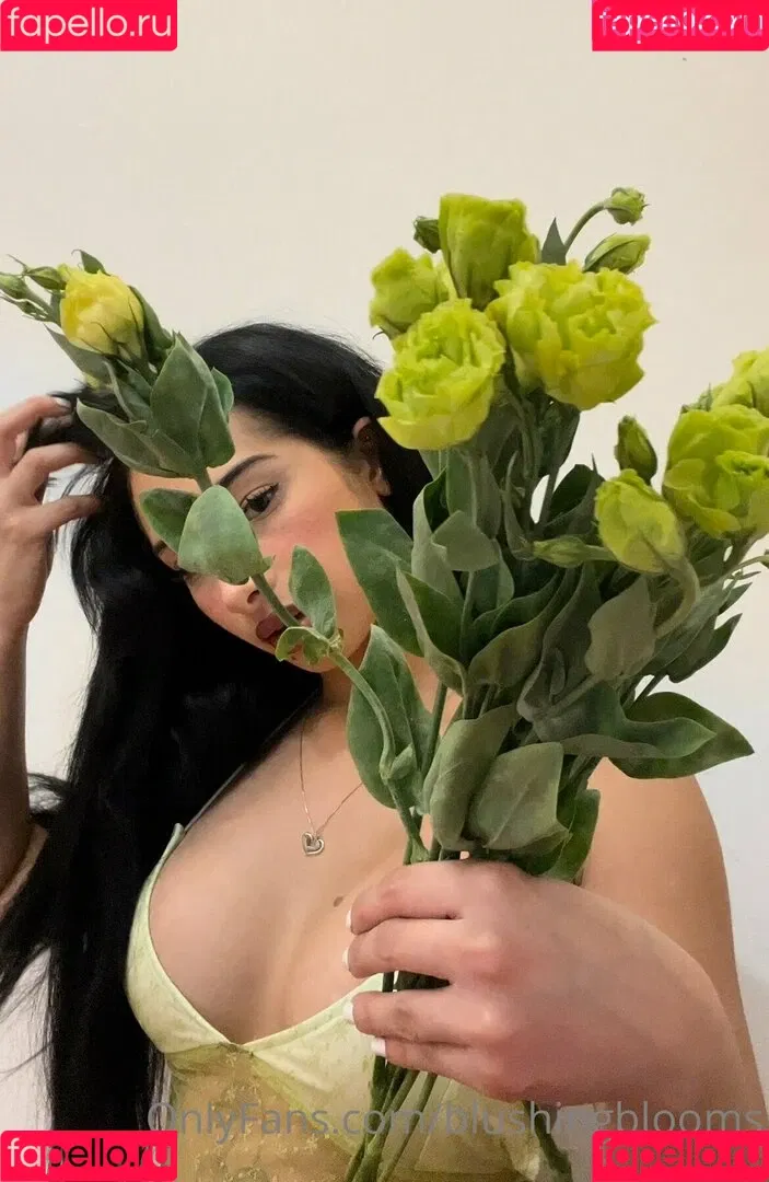 blushingblooms Onlyfans Photo Gallery 