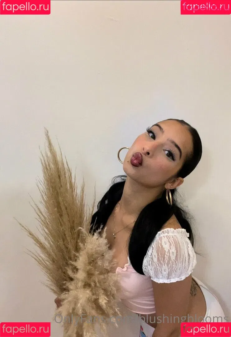 blushingblooms Onlyfans Photo Gallery 