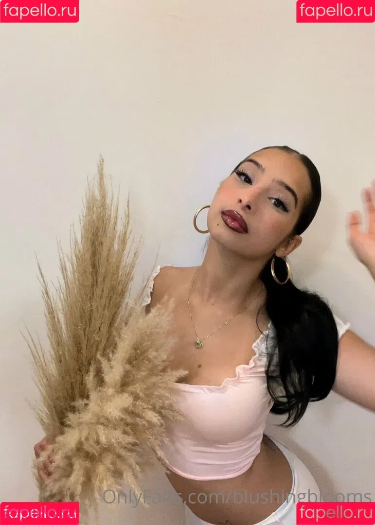 blushingblooms Onlyfans Photo Gallery 
