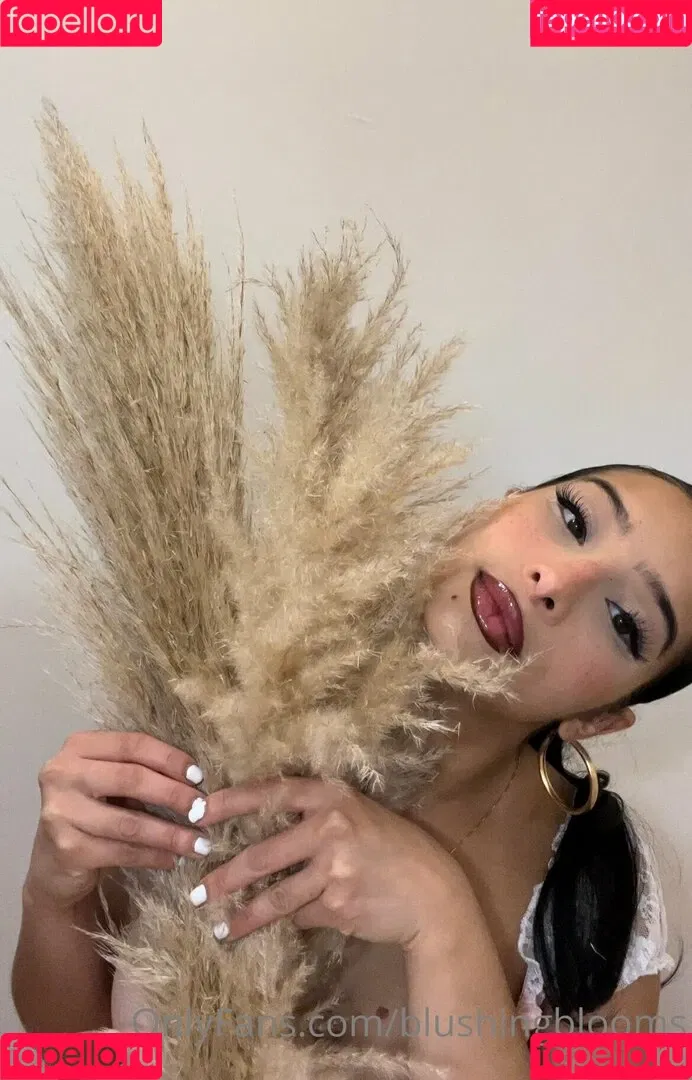 blushingblooms Onlyfans Photo Gallery 