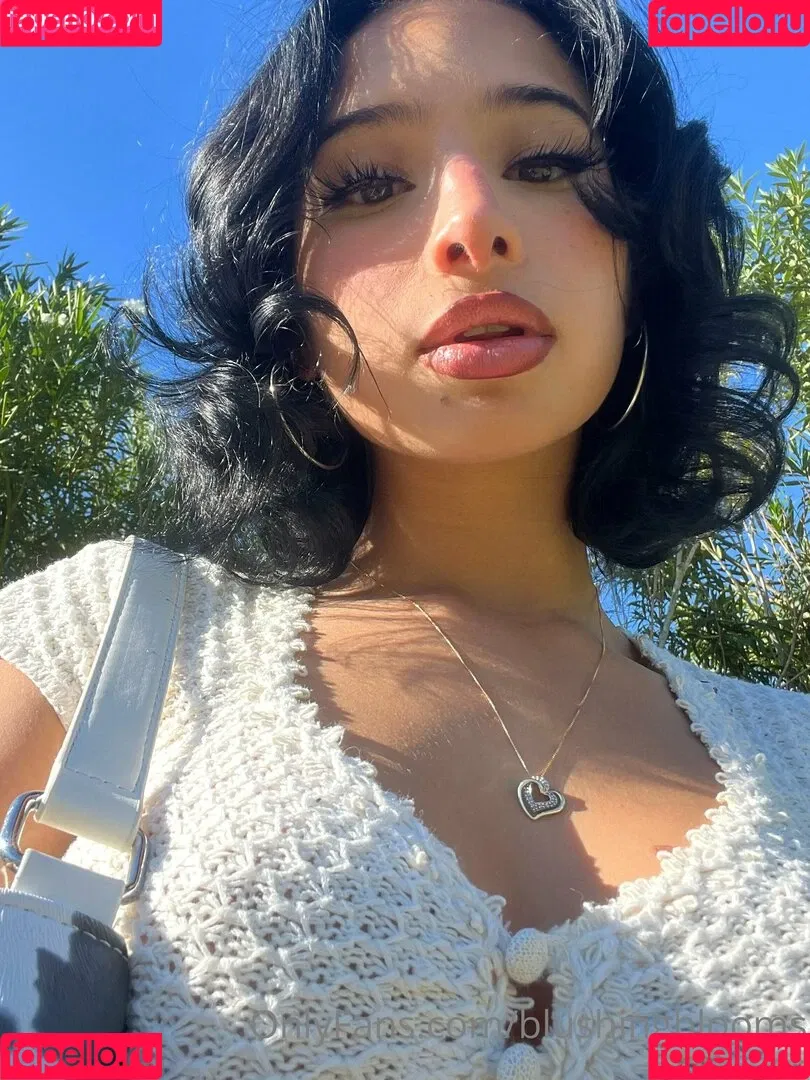 blushingblooms Onlyfans Photo Gallery 