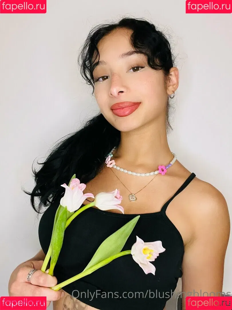 blushingblooms Onlyfans Photo Gallery 