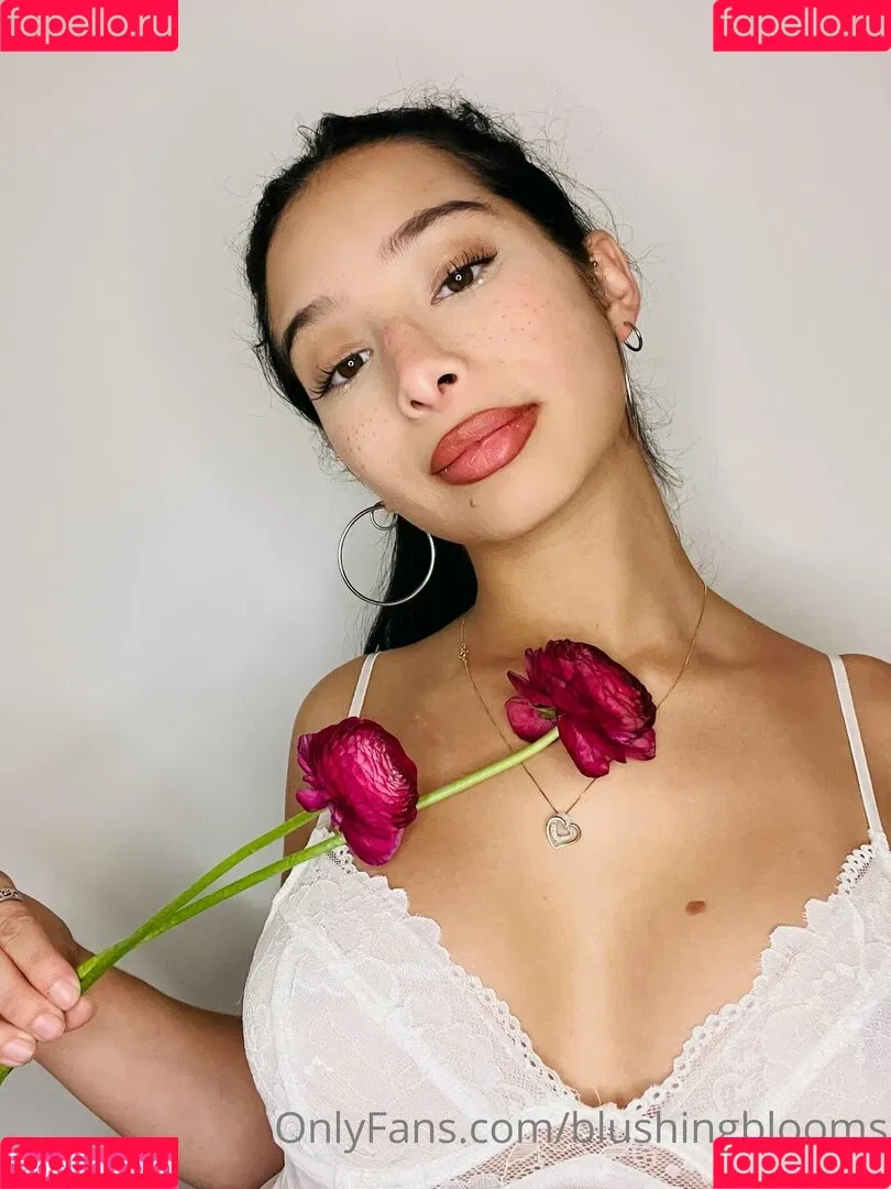 blushingblooms Onlyfans Photo Gallery 