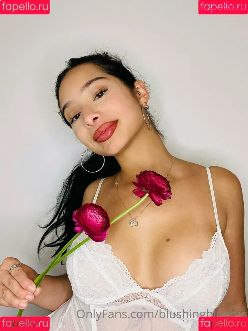 blushingblooms Onlyfans Photo Gallery 